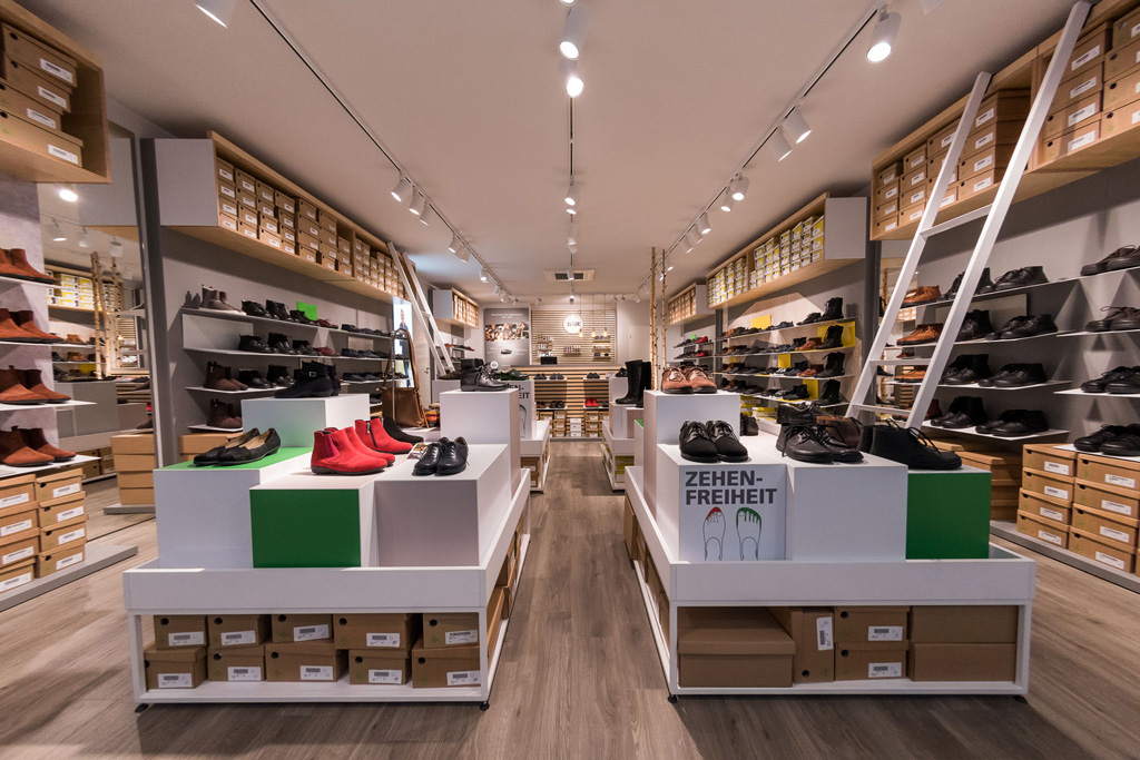 長(zhǎng)沙工裝裝飾公司如何選擇優(yōu)秀的店鋪設(shè)計(jì)師